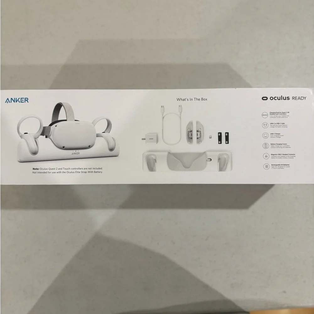 Oculus Quest 2 VR Headset with Charging Station and Travel Case